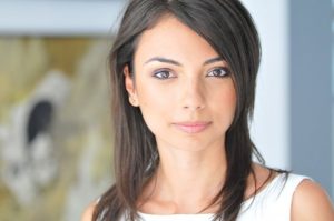 Roxana Bălan este consultant internaţional pentru proiecte de inovaţie, a colaborat între 2014-2015 cu FUTURECANDY (Hamburg, Germania), unde a dezvoltat noi proiecte pentru Deutsche Bank, Vodafone şi Mastercard. Anterior a făcut parte din echipa fondatoare a Innovation Summit şi Internet & Mobile World, alături de care a susținut domeniul inovatiei şi al tehnologiilor emergente.